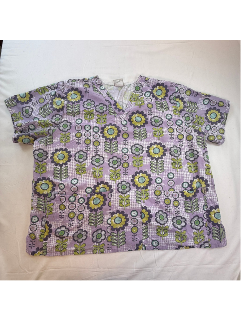 Tafford Floral Scrub Top 3X Purple Green Retro Flower Print V-Neck Nurse Uniform
